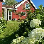 Red With Lush Gardens Near Arendal 펜션 Eydehavn