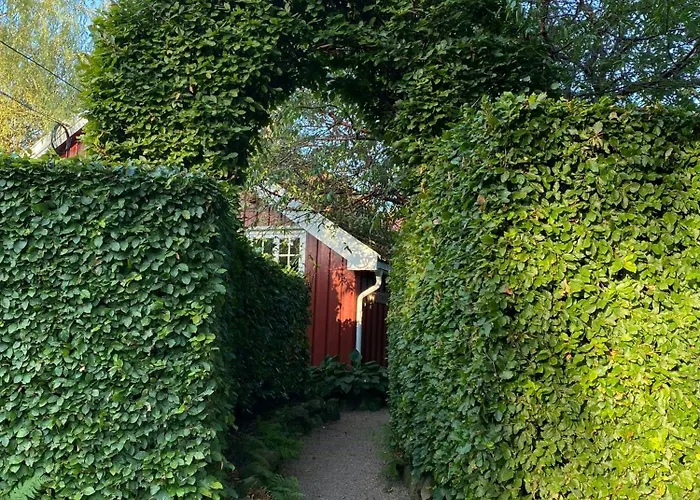 Dom wakacyjny Red With Lush Gardens Near Arendal Eydehavn