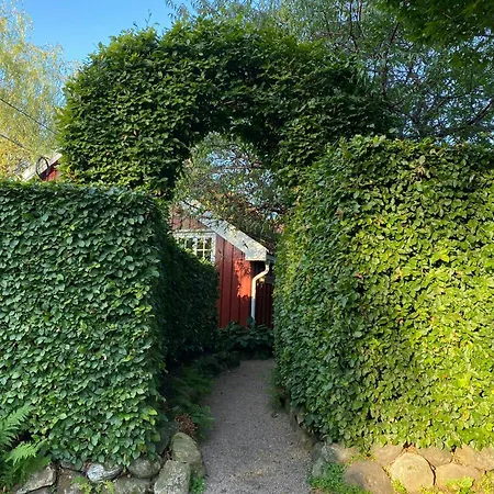 度假居 Red With Lush Gardens Near Arendal Eydehavn